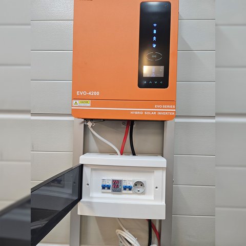 Комплект резервного питания 4200W, гибридный инвертор Anern 4,2 кВт, Аккумулятор AS-24280 LiFePO4 7,2 кВт, для подключения инвертора (розетка-розетка) Превью 1