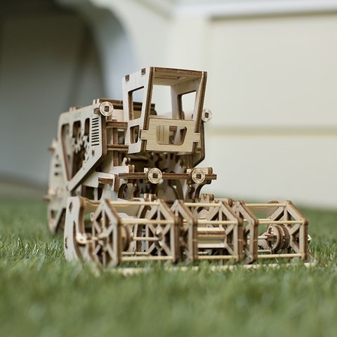 Mechanical 3D Puzzle UGEARS Combine Harvester Preview 6